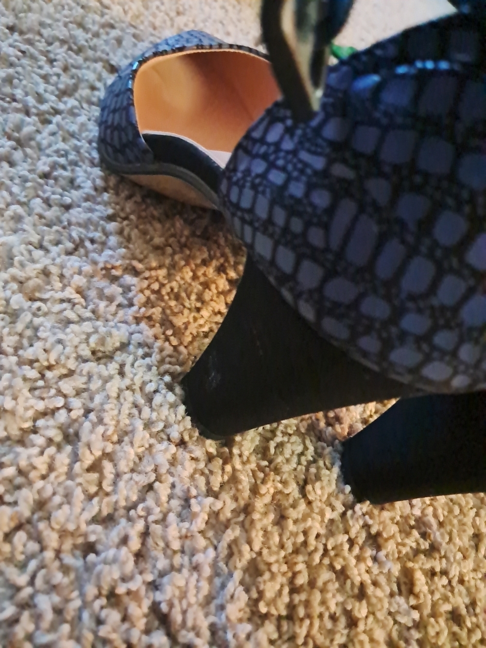 Pointed Toe Ankle-Strap Pumps in Navy Croc-Emboss - Picture 5 of 10